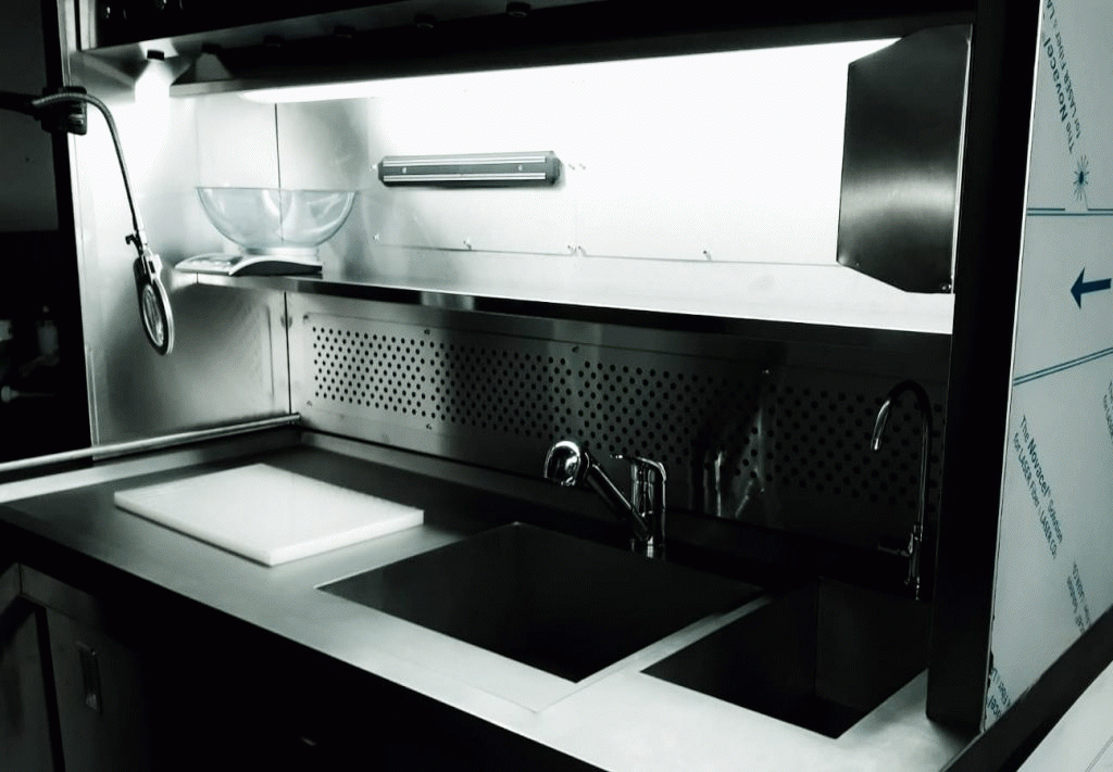 GROSSING WORKSTATION Custom Build Grossing Workstation